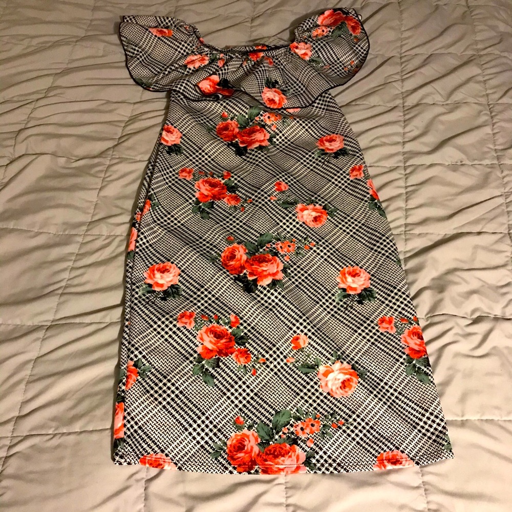 🎉5️⃣ for 2️⃣5️⃣ 🎉
Piphany off the shoulder dress